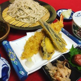 天ぷら付き梅おろし蕎麦
